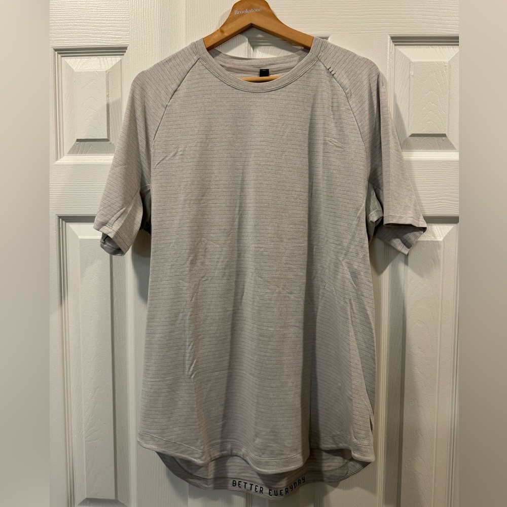 Lululemon License to Train Short-Sleeve Shirt - Large
